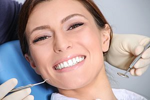 Regelmäßige Kontrollen des Zahnfleisches beugen vor